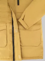Chamarra para hombre color amarillo.